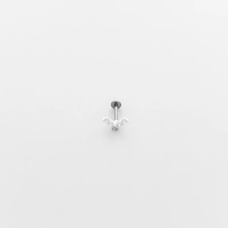Piercing de Furo em V com Zircônias