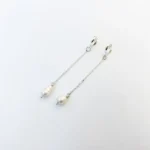 Brinco de Argola com Corrente e Pérola Natural