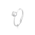 Anel Solitário Aro Liso com Zircônia Cristal em Prata 925