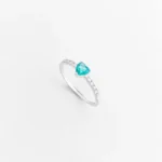 Anel de Coração Verde Cravejado com Zircônias em Prata 925